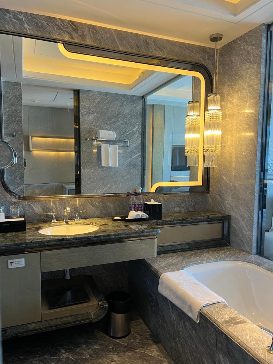 ホテル Pullman Yantai Center エクステリア 写真